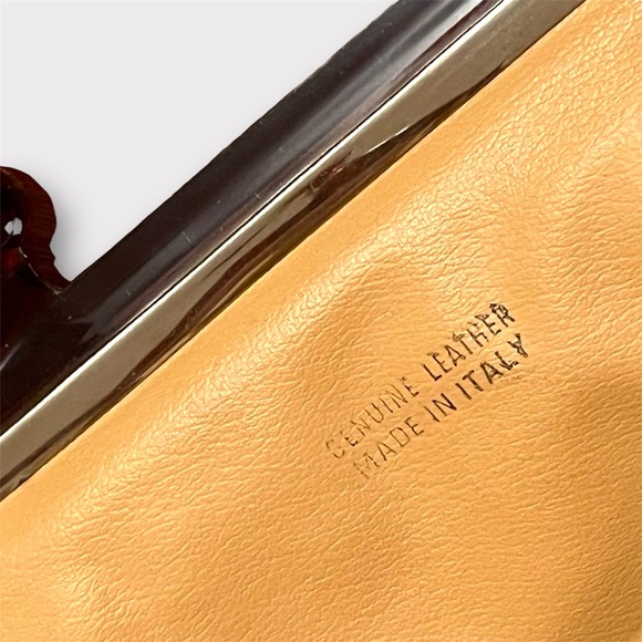 Vintage White Italian Leather Clutch With Tortoiseshell Lucite Kiss-Lock Frame - Picture 5 of 11